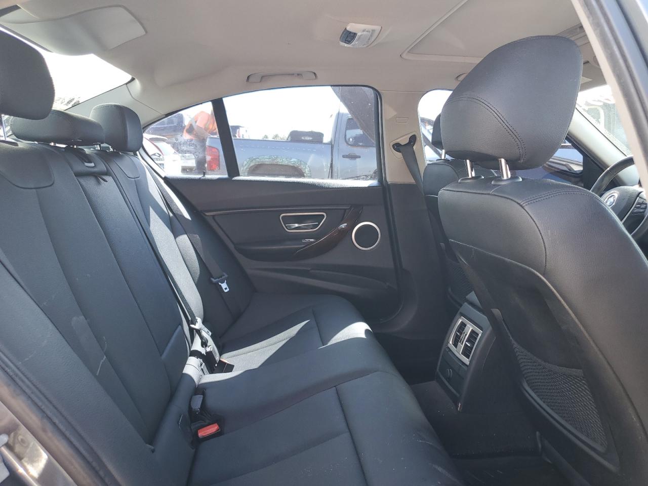 2015 BMW 3er VIN WBA3A5G59FNS88781 Copart auction photo, water/flood damage thumbnail 10