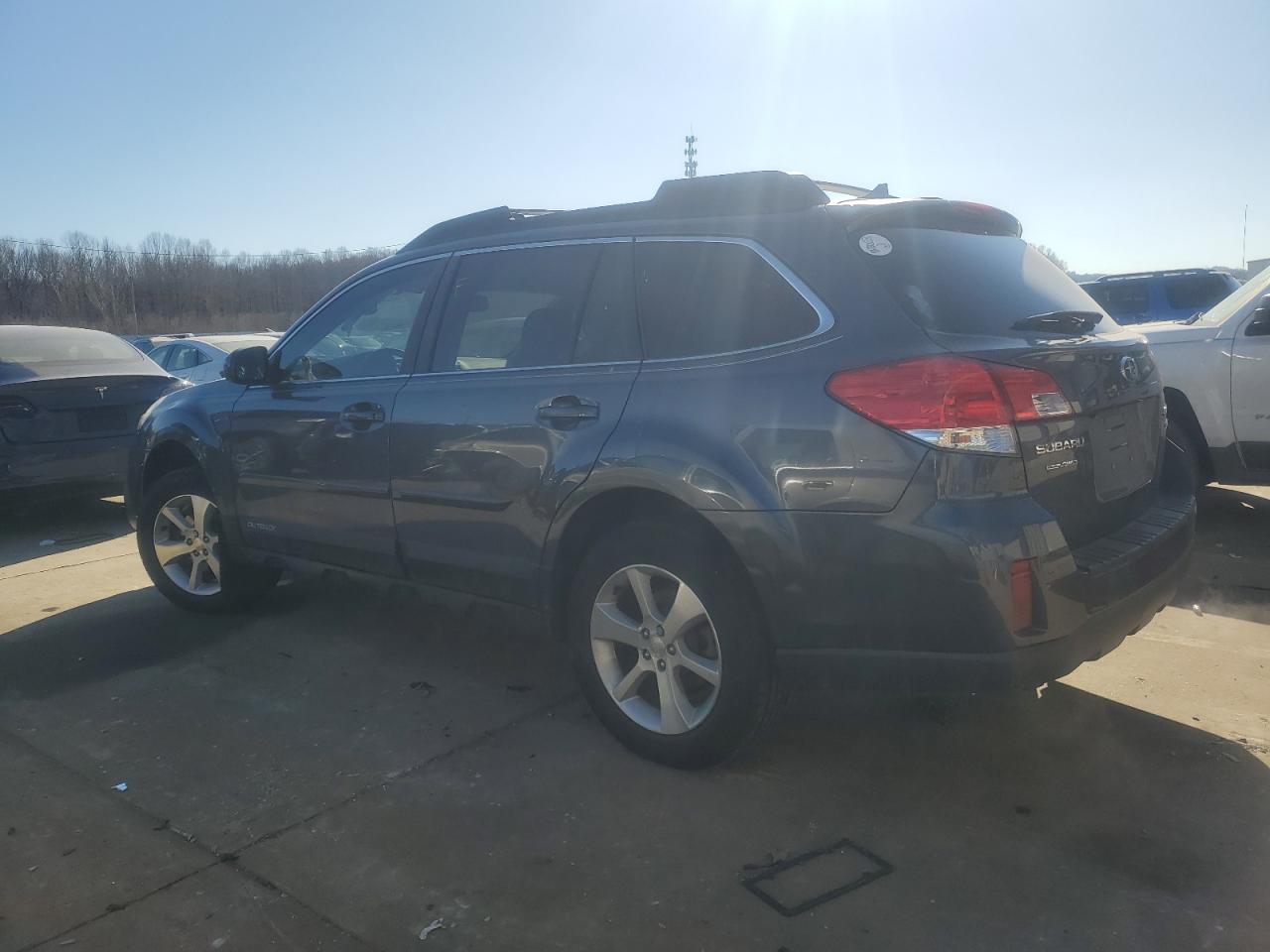 2014 Subaru Outback VIN 4S4BRDLC1E2201828 Copart auction photo, minor dent/scratches damage thumbnail 2