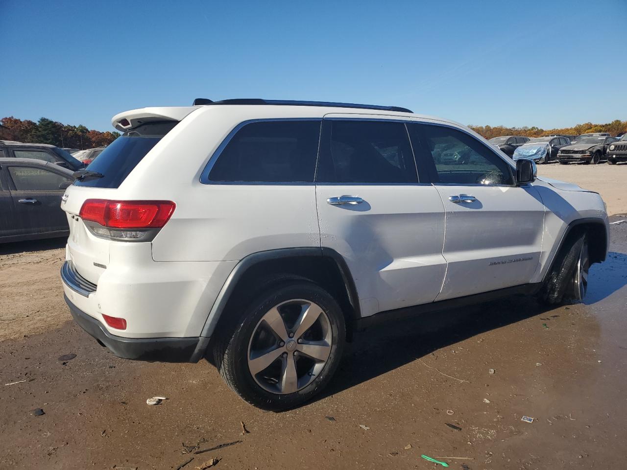 2016 Jeep Grand Cherokee VIN 1C4RJEBG1GC320786 Copart auction photo, front end / minor dent/scratches damage thumbnail 3