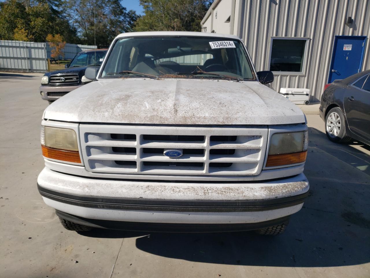 1996 Ford Bronco VIN 1FMEU15N4TLB67027 Copart auction photo, top/roof / side damage thumbnail 5