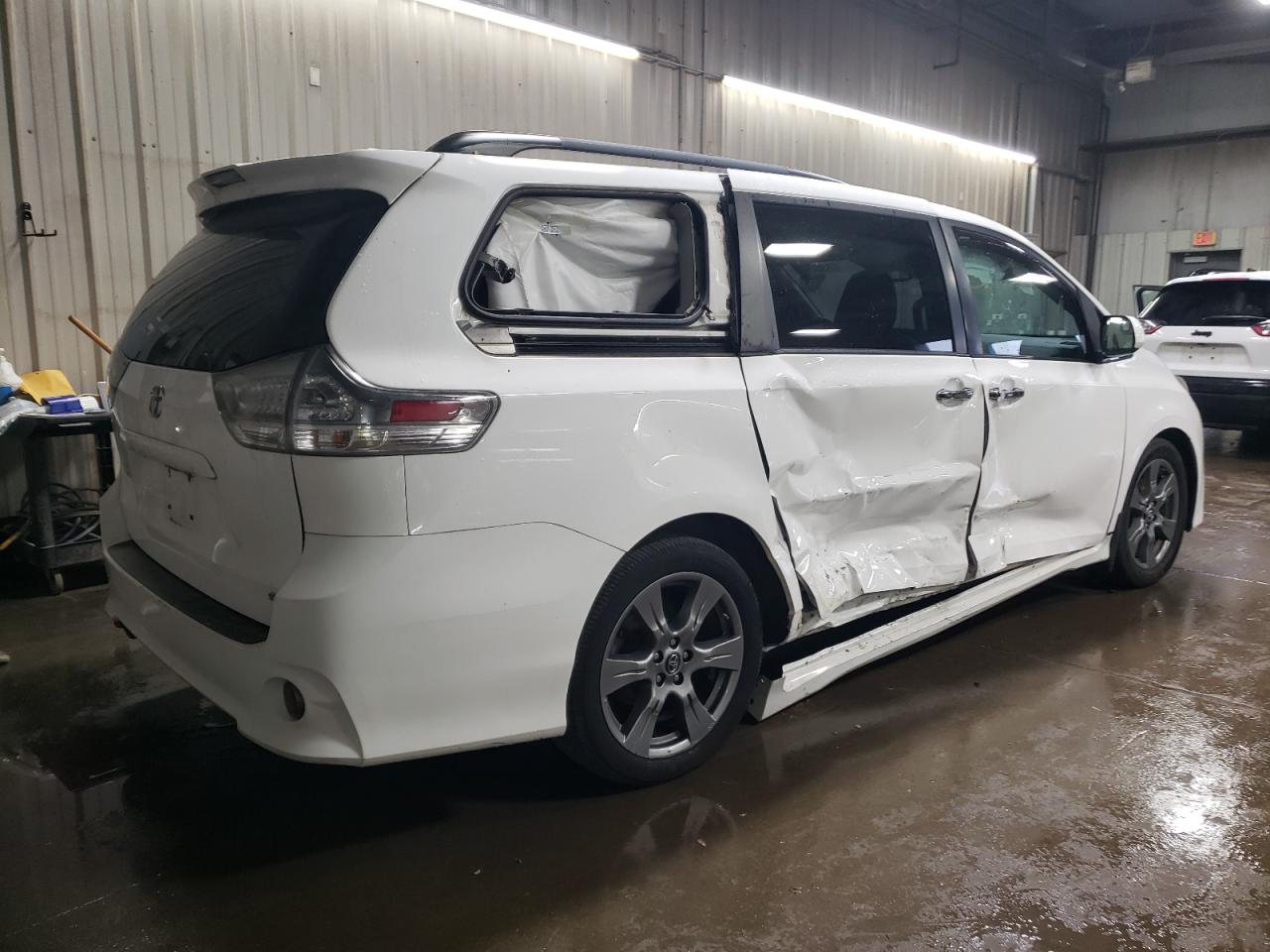2018 Toyota Sienna VIN 5TDXZ3DC6JS911779 Copart auction photo, side damage thumbnail 3