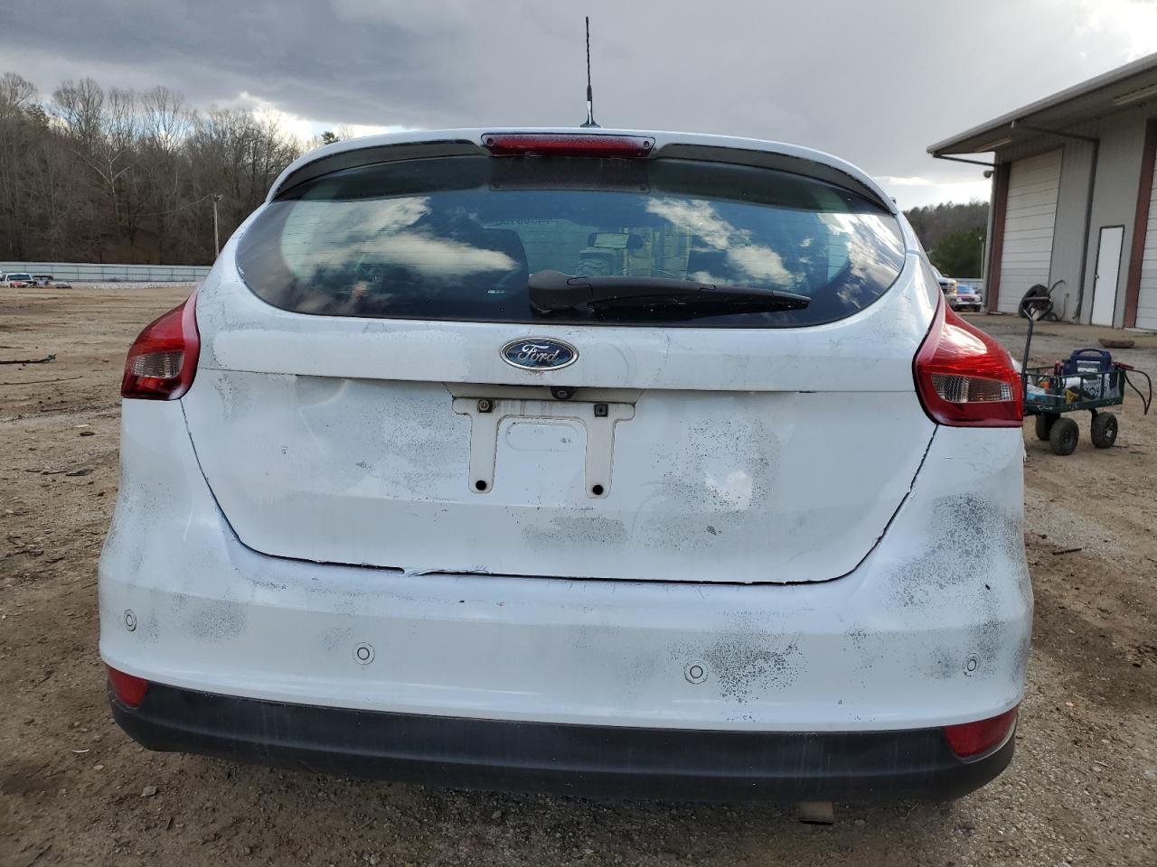 2018 Ford Focus VIN 1FADP3M22JL319318 Copart auction photo, minor dent/scratches / normal wear damage thumbnail 6