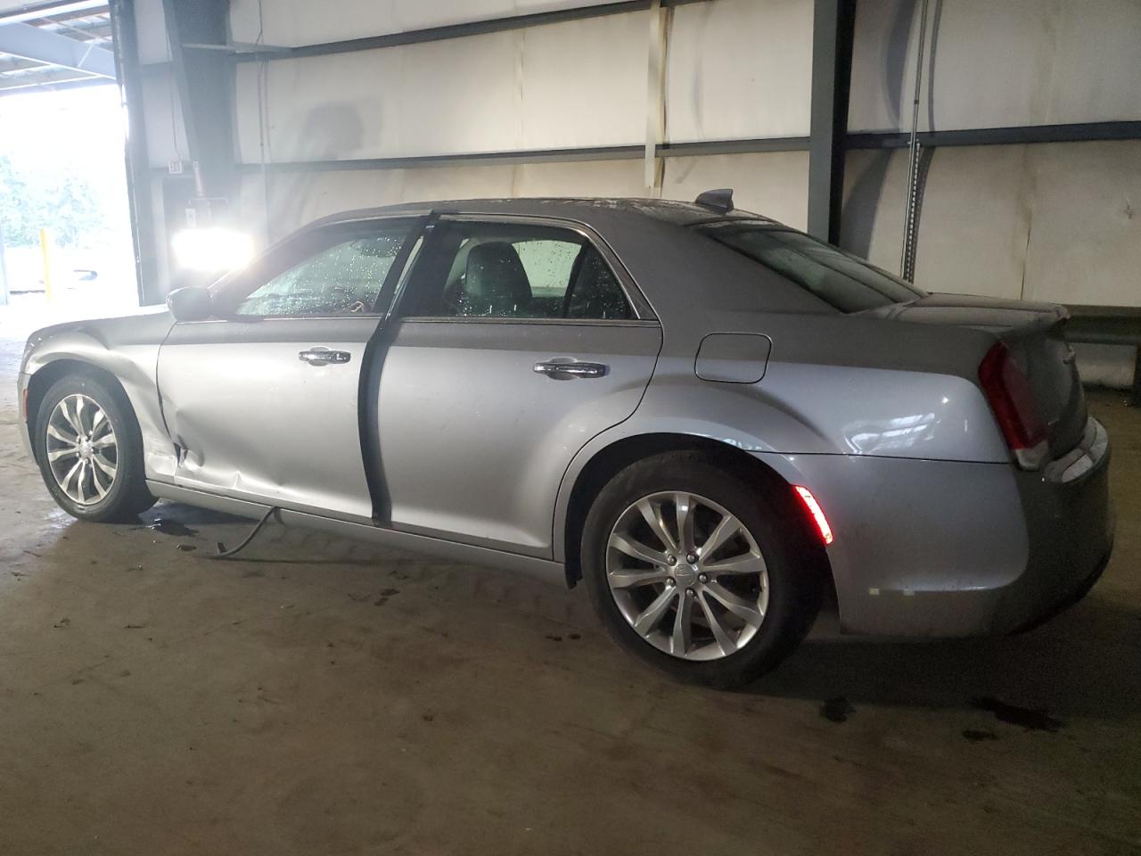 2018 Chrysler 300 VIN 2C3CCAKG3JH250404 Copart auction photo, front end / side damage thumbnail 2