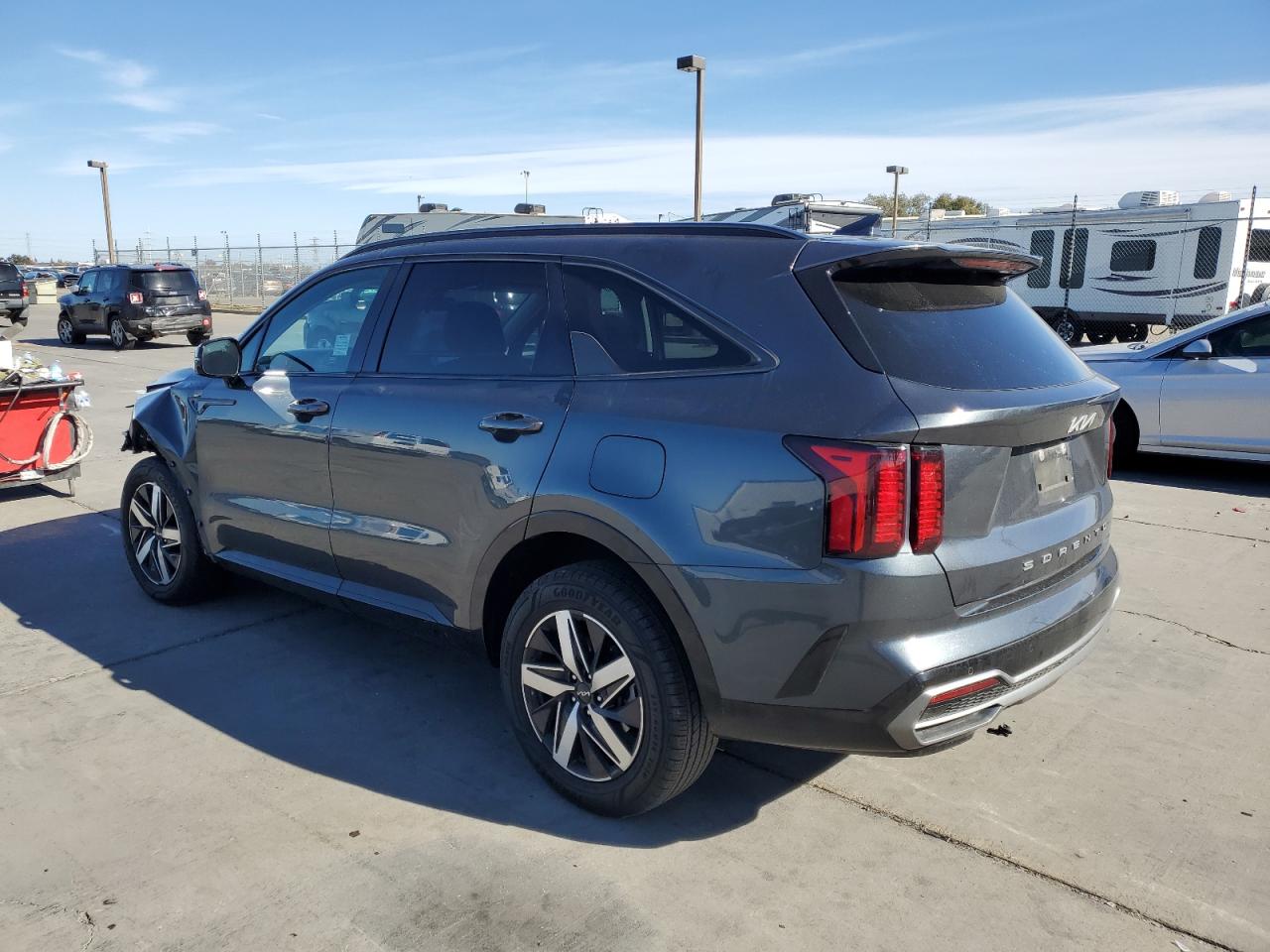 2022 KIA Sorento VIN 5XYRL4LC4NG121580 Copart auction photo, front end / side damage thumbnail 2