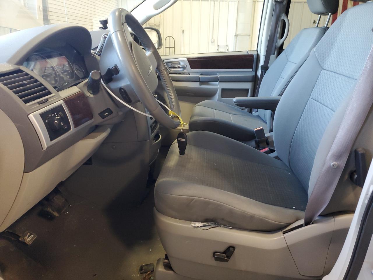 2010 Chrysler Town & Country VIN 2A4RR5D1XAR252658 Copart auction photo, front end / side damage thumbnail 7