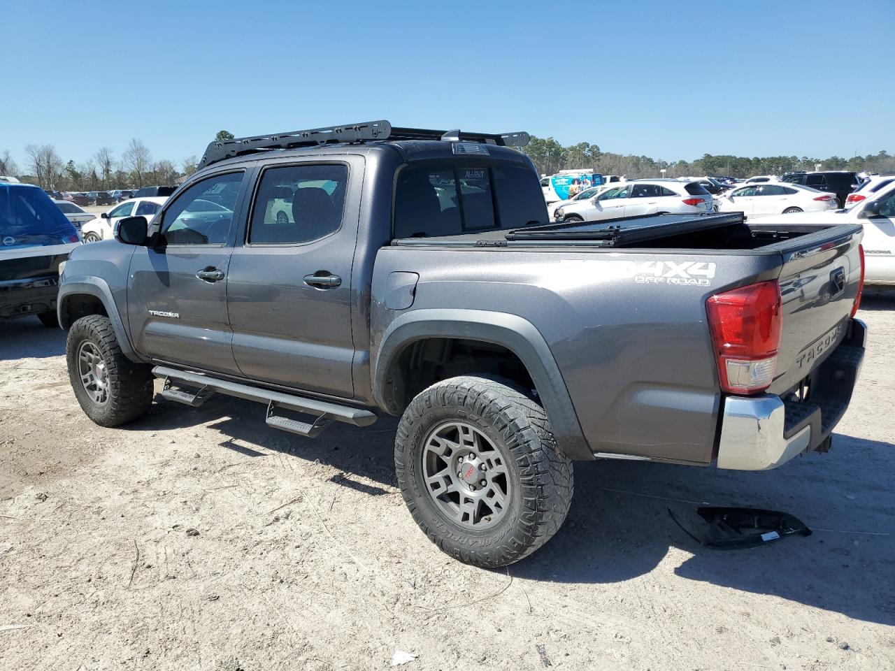 2016 Toyota Tacoma VIN 5TFCZ5ANXGX017187 Copart auction photo, front end / minor dent/scratches damage thumbnail 2