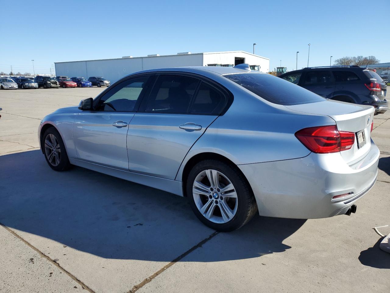2016 BMW 3er VIN WBA8E9C59GK644673 Copart auction photo, minor dent/scratches damage thumbnail 2
