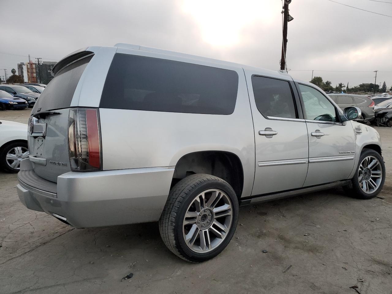 2013 Cadillac Escalade VIN 1GYS3JEF2DR206256 Copart auction photo, front end / side damage thumbnail 3