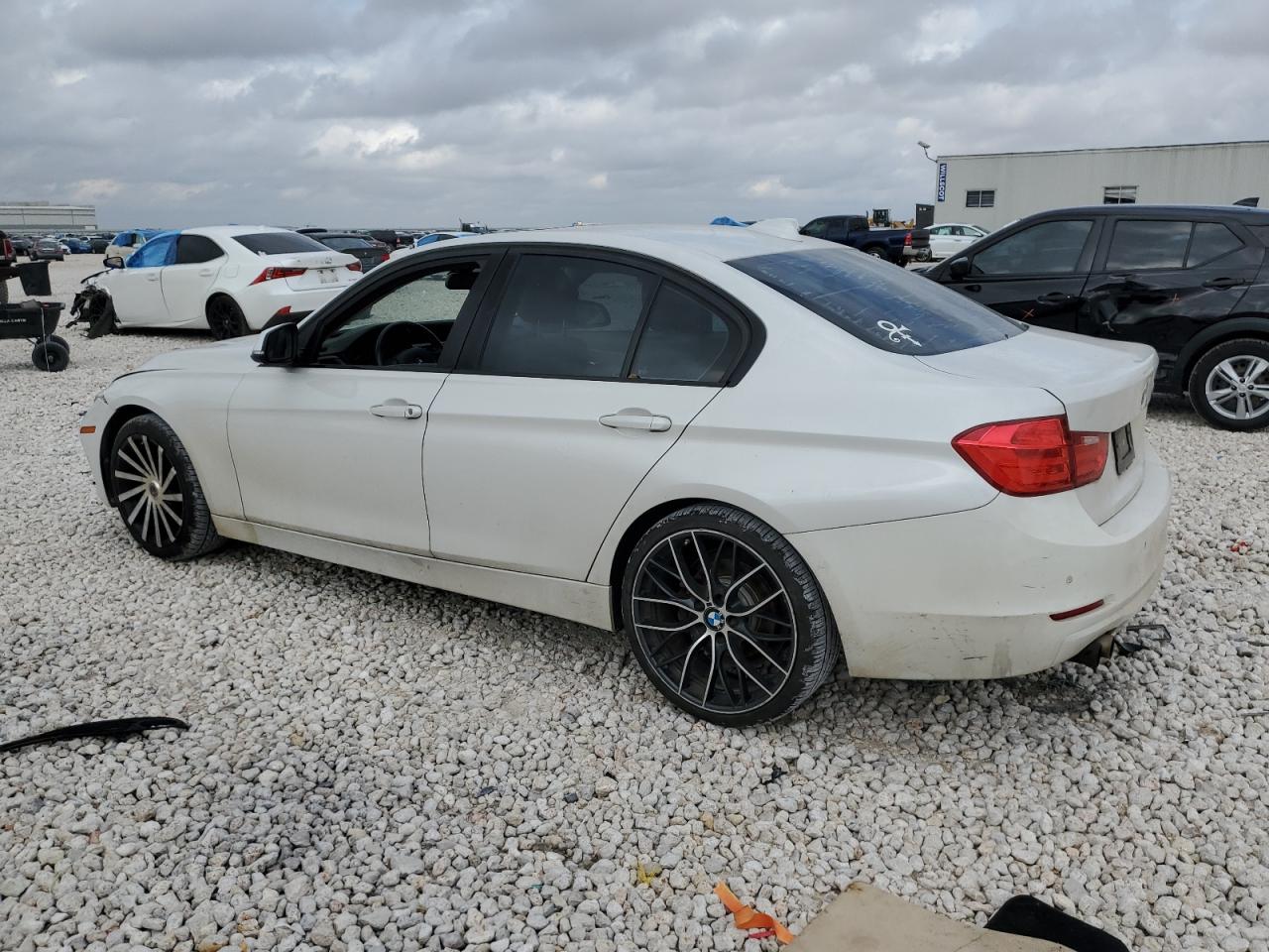 2015 BMW 3er VIN WBA3A5C53FF607303 Copart auction photo, front end damage thumbnail 2