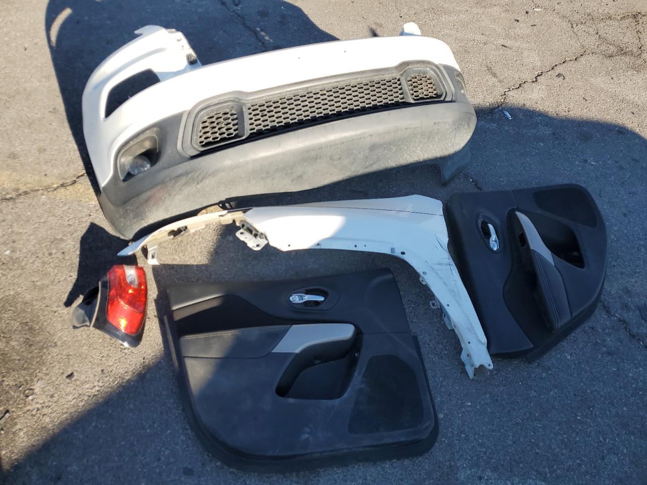 2017 Jeep Grand Cherokee VIN 1C4PJLCS1HW667887 Copart auction photo, all over damage thumbnail 13