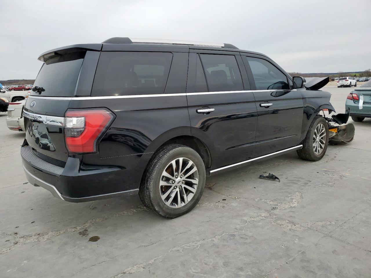 2018 Ford Expedition VIN 1FMJU1KT7JEA24768 Copart auction photo, front end damage thumbnail 3