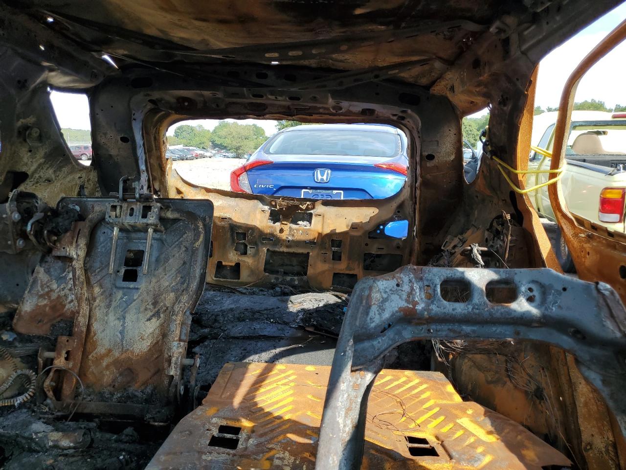 2019 Chevrolet Equinox VIN 3GNAXUEV2KS515709 Copart auction photo, burn - interior damage thumbnail 10
