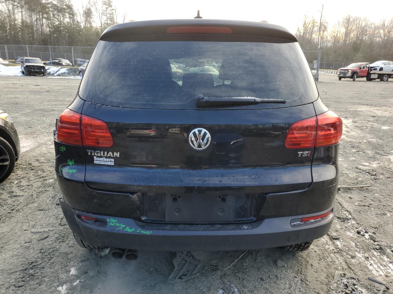 2017 Volkswagen Tiguan VIN WVGAV7AX1HW501350 Copart auction photo, rear end / minor dent/scratches damage thumbnail 6