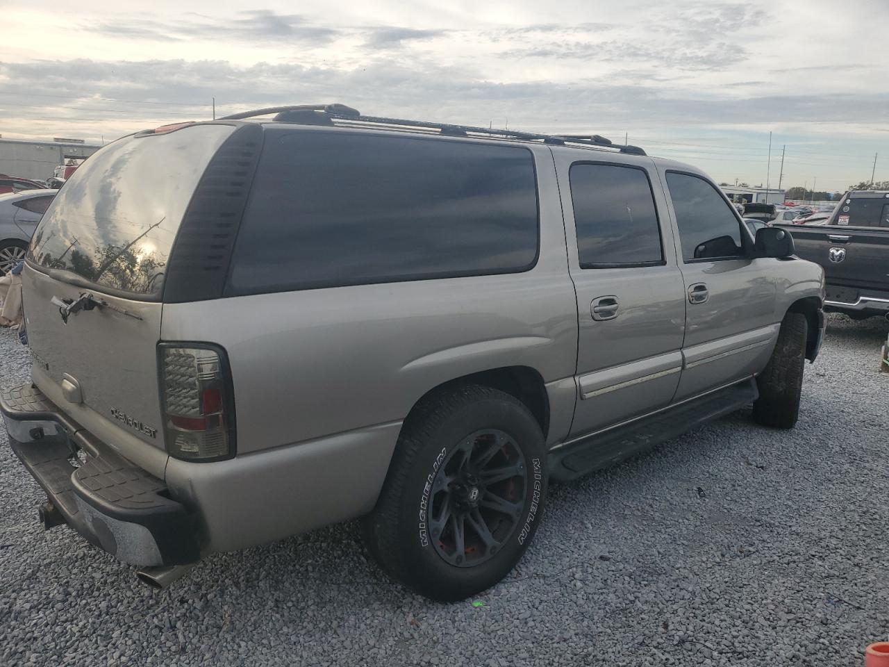 2003 Chevrolet Suburban VIN 3GNEC16Z83G104249 Copart auction photo, rear end damage thumbnail 3