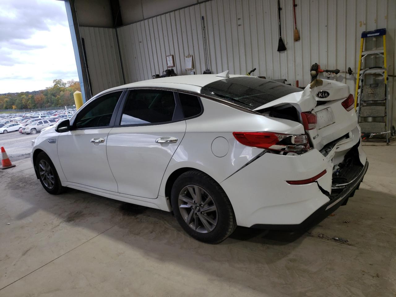 2020 KIA Optima VIN 5XXGT4L31LG412921 Copart auction photo, rear end damage thumbnail 2