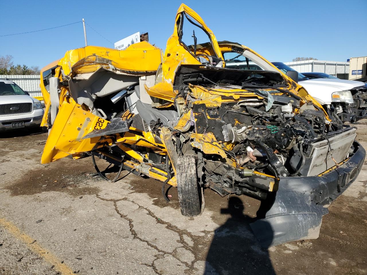 2015 Ford Transit VIN 1FTNR2ZM8FKB28934 Copart auction photo, front end / side damage thumbnail 4