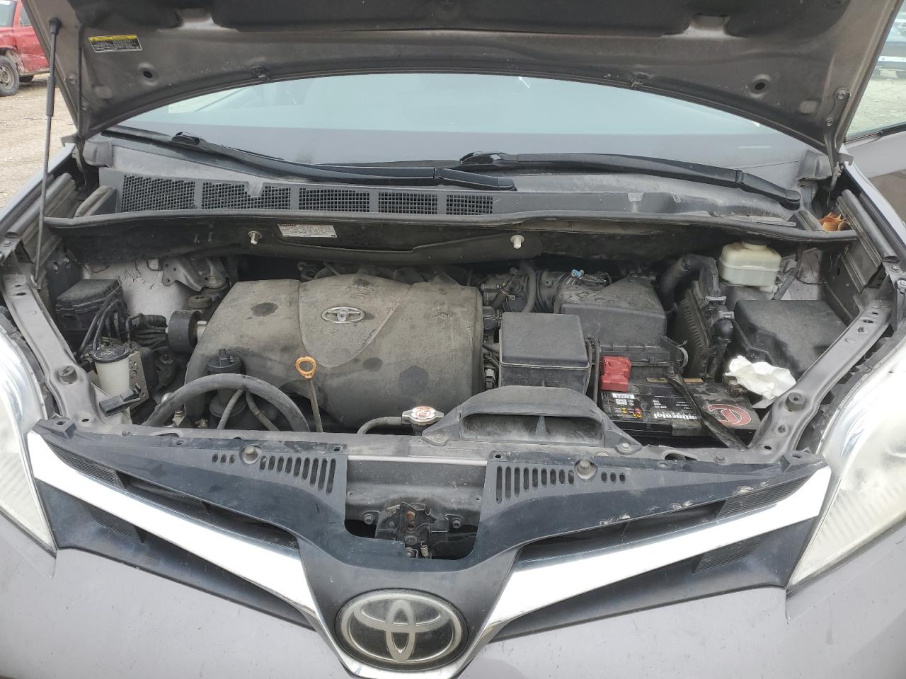 2018 Toyota Sienna VIN 5TDKZ3DC6JS945893 Copart auction photo, all over damage thumbnail 14
