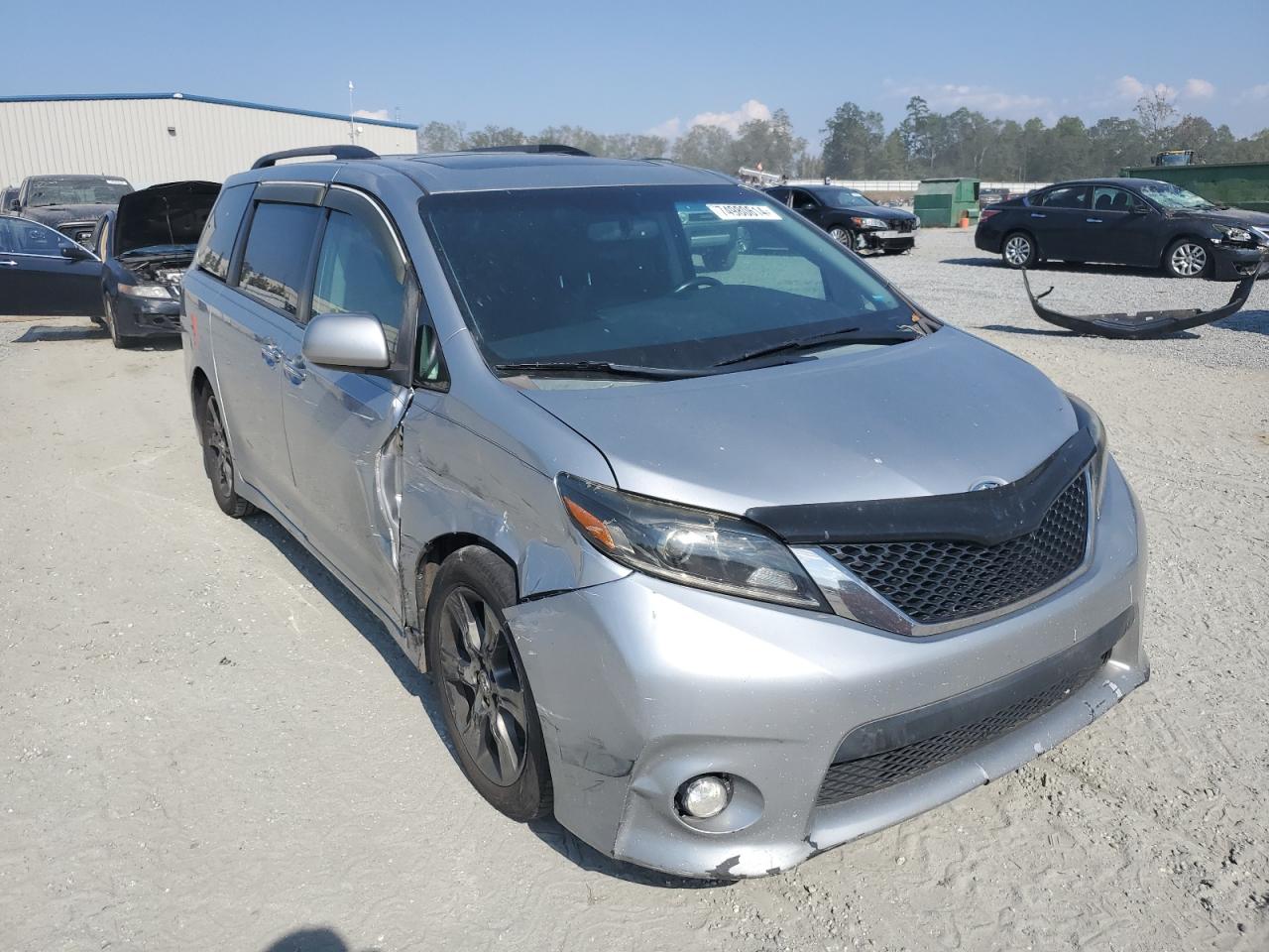 2015 Toyota Sienna VIN 5TDXK3DC4FS543467 Copart auction photo, side damage thumbnail 4
