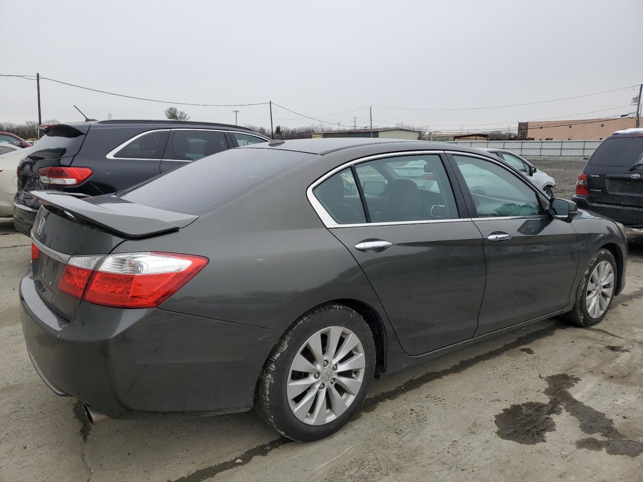 2013 Honda Accord VIN 1HGCR2F82DA137051 Copart auction photo, rear end damage thumbnail 3