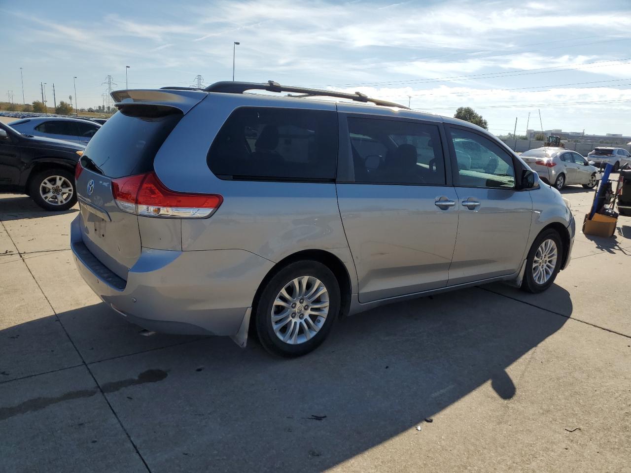 2014 Toyota Sienna VIN 5TDYK3DC5ES447799 Copart auction photo, side / front end damage thumbnail 3