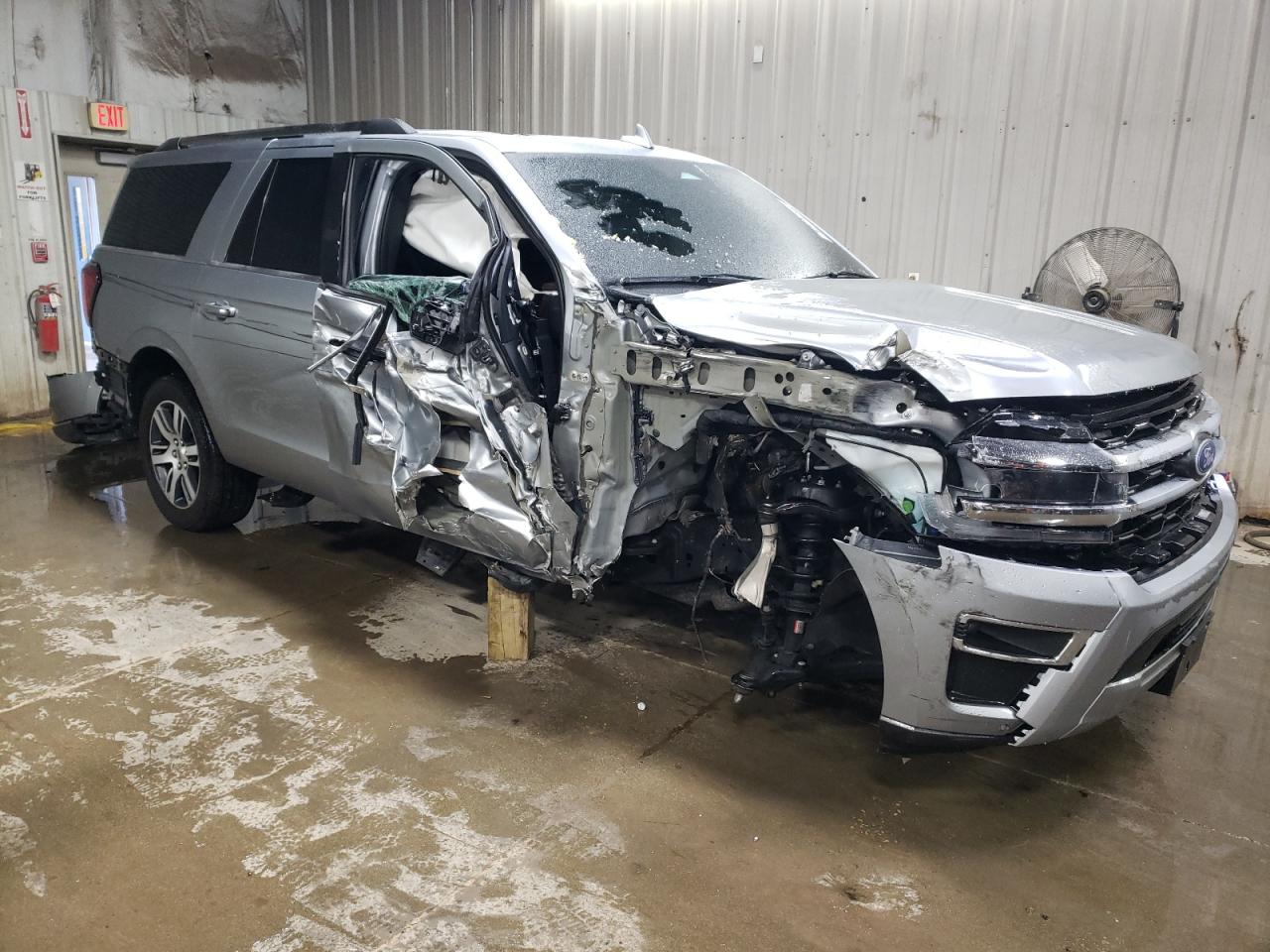 2023 Ford Expedition VIN 1FMJK1K88PEA11361 Copart auction photo, side / front end damage thumbnail 4