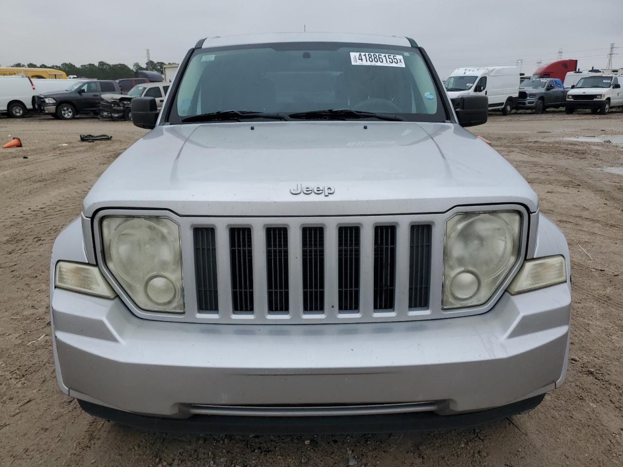 2011 Jeep Liberty (North America) VIN 1J4PP2GK2BW569567 Copart auction photo, rear end / minor dent/scratches damage thumbnail 5