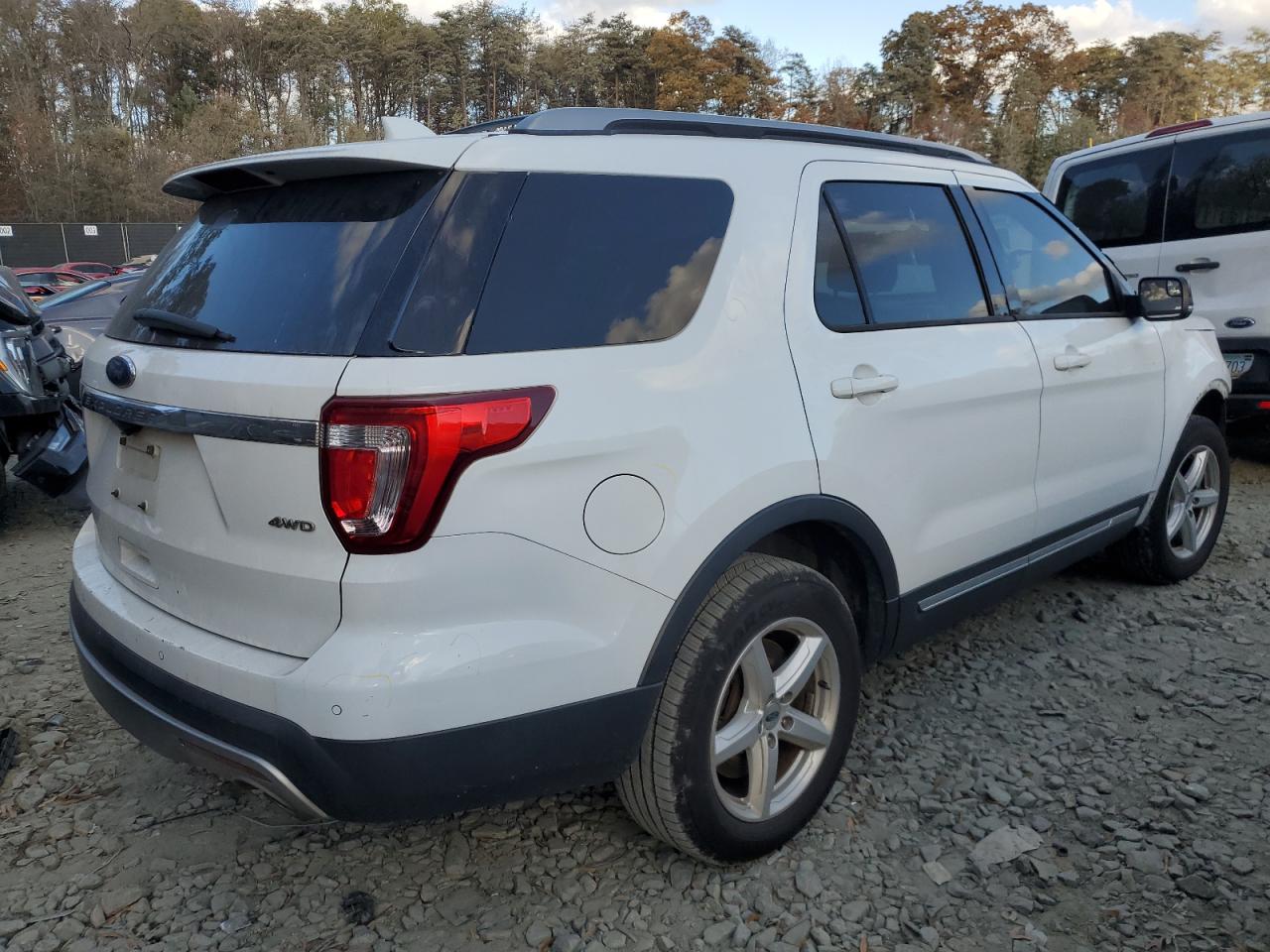 2017 Ford Explorer VIN 1FM5K8D86HGC52171 Copart auction photo, front end damage thumbnail 3