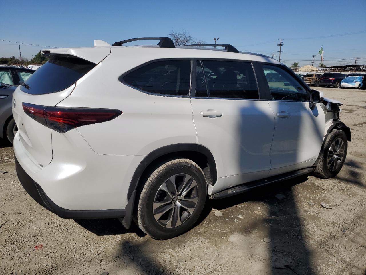 2023 Toyota Highlander VIN 5TDKDRAH1PS031268 Copart auction photo, front end / side damage thumbnail 3