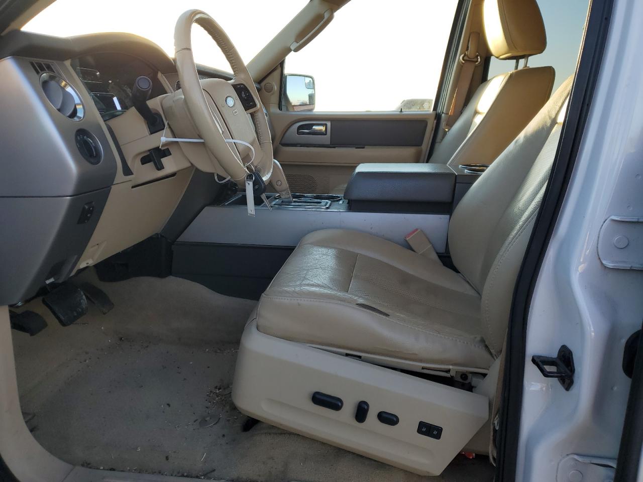 2013 Ford Expedition VIN 1FMJU1H52DEF58225 Copart auction photo, front end damage thumbnail 7