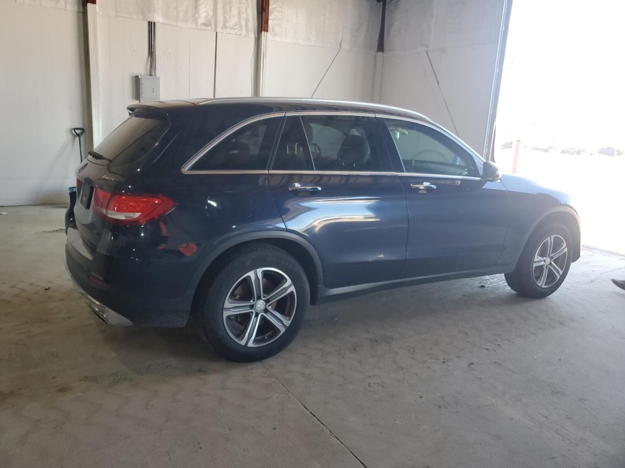 2017 Mercedes-Benz GLC VIN WDC0G4KB2HF154830 Copart auction photo, side / rear end damage thumbnail 3