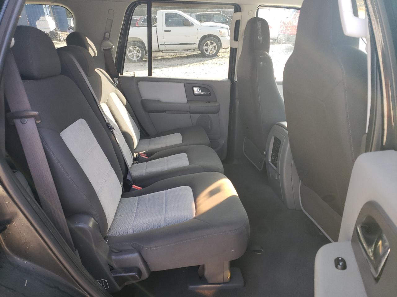 2005 Ford Expedition VIN 1FMPU16515LA20237 Copart auction photo, front end / minor dent/scratches damage thumbnail 11
