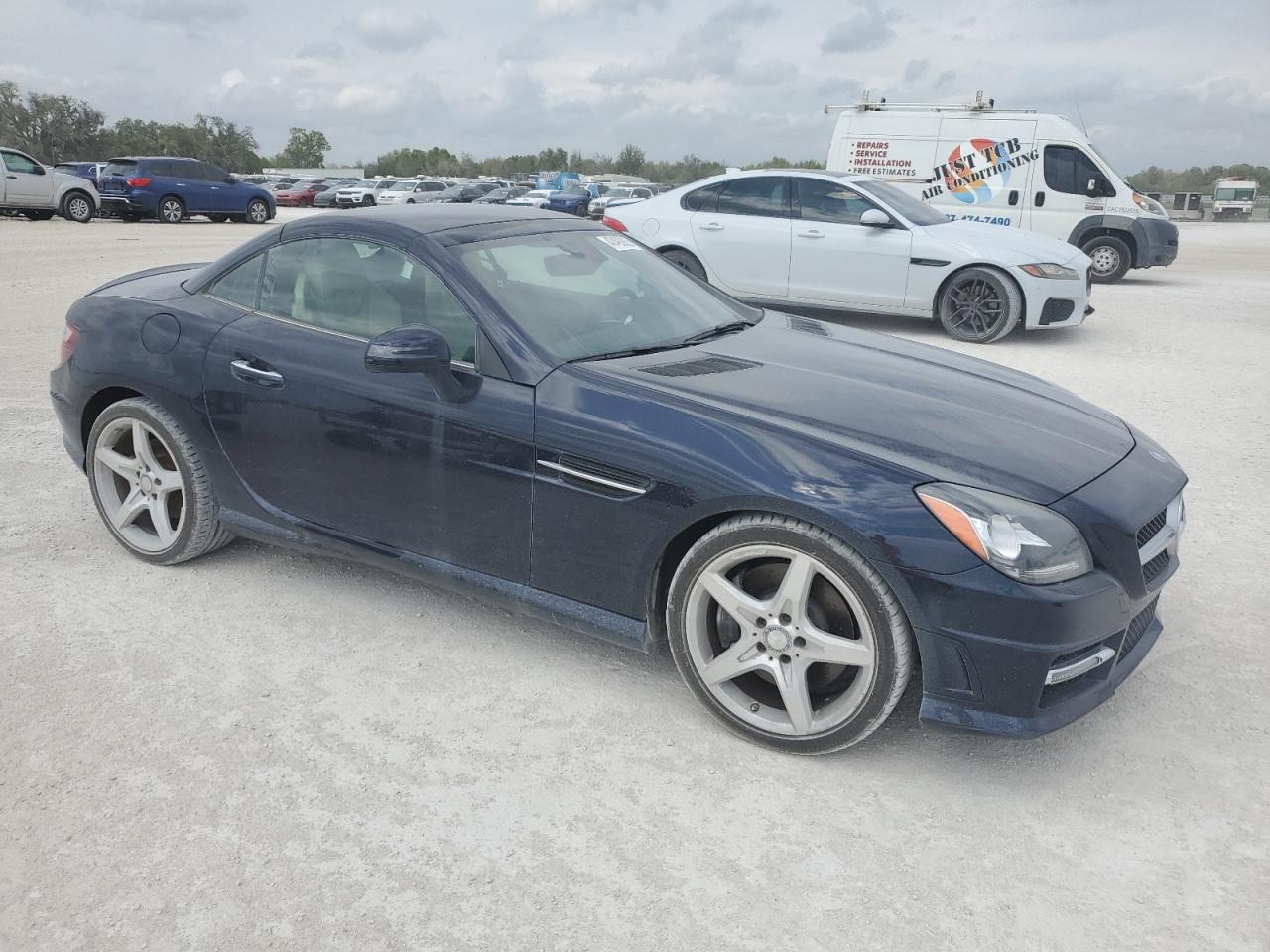 2015 Mercedes-Benz SLK-klasse VIN WDDPK4HAXFF098009 Copart auction photo, water/flood damage thumbnail 4