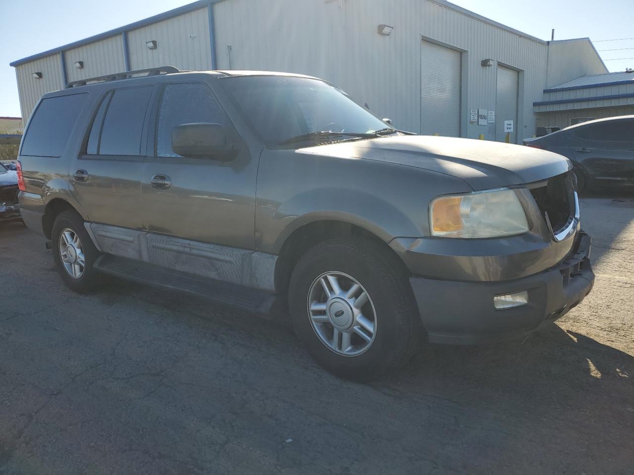 2005 Ford Expedition VIN 1FMPU165X5LB06551 Copart auction photo, front end / side damage thumbnail 4