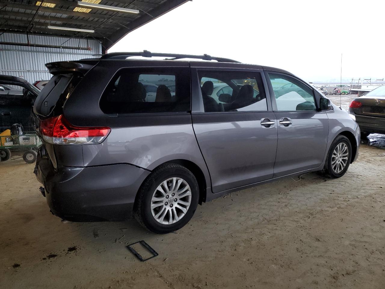 2013 Toyota Sienna VIN 5TDYK3DC7DS390617 Copart auction photo, rear end damage thumbnail 3