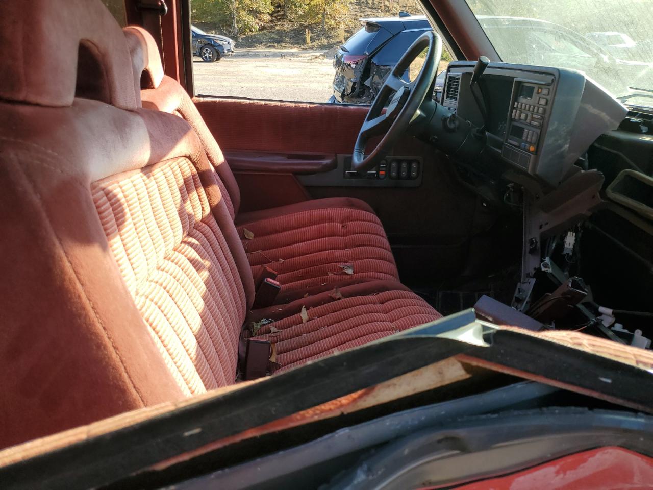 1992 Chevrolet GMT-400 VIN 2GCEC19H6N1210870 Copart auction photo, side damage thumbnail 10