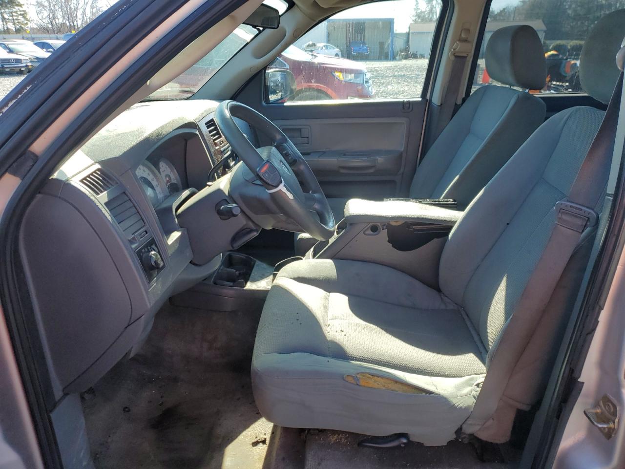 2005 Dodge Dakota VIN 1D7HW48N05S194877 Copart auction photo, front end / minor dent/scratches damage thumbnail 7