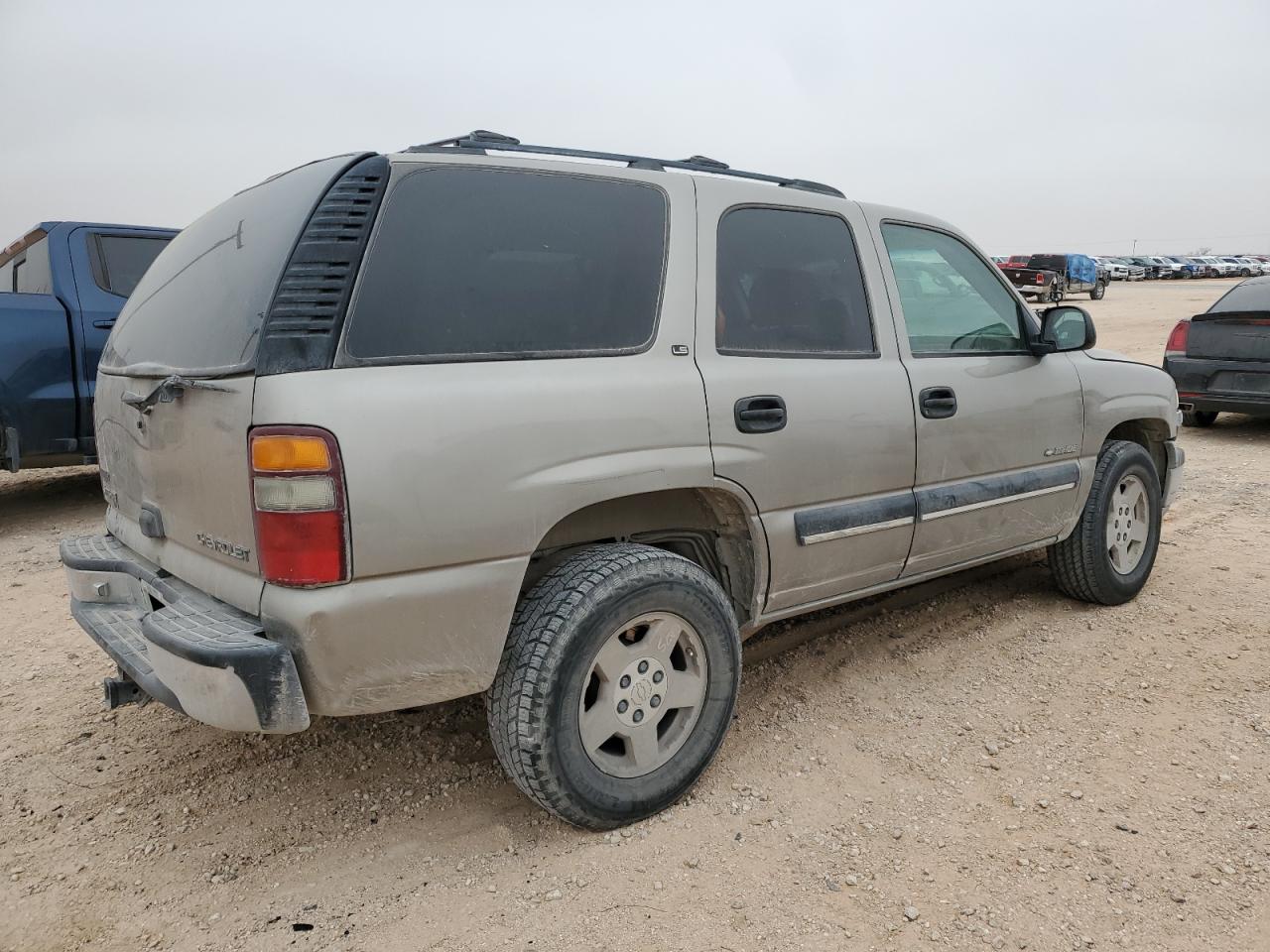2001 Chevrolet Tahoe VIN 1GNEC13TX1R189141 Copart auction photo, side / front end damage thumbnail 3