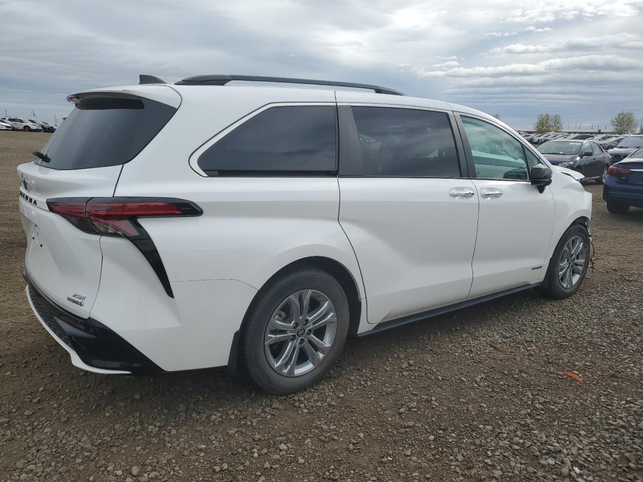 2021 Toyota Sienna VIN 5TDGSKFC3MS002026 Copart auction photo, front end / side damage thumbnail 3