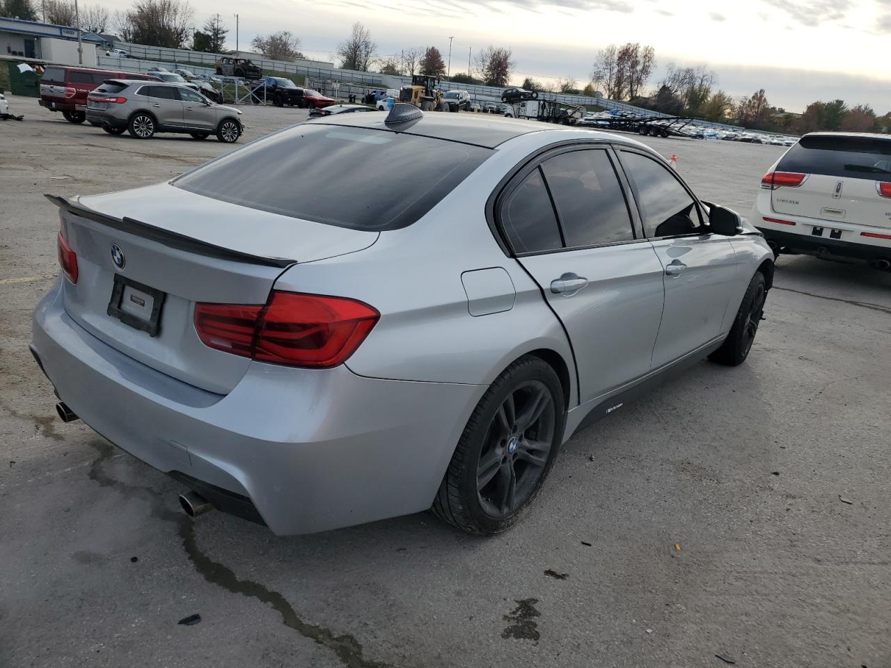 2017 BMW 3er VIN WBA8B7C31HA190096 Copart auction photo, front end damage thumbnail 3