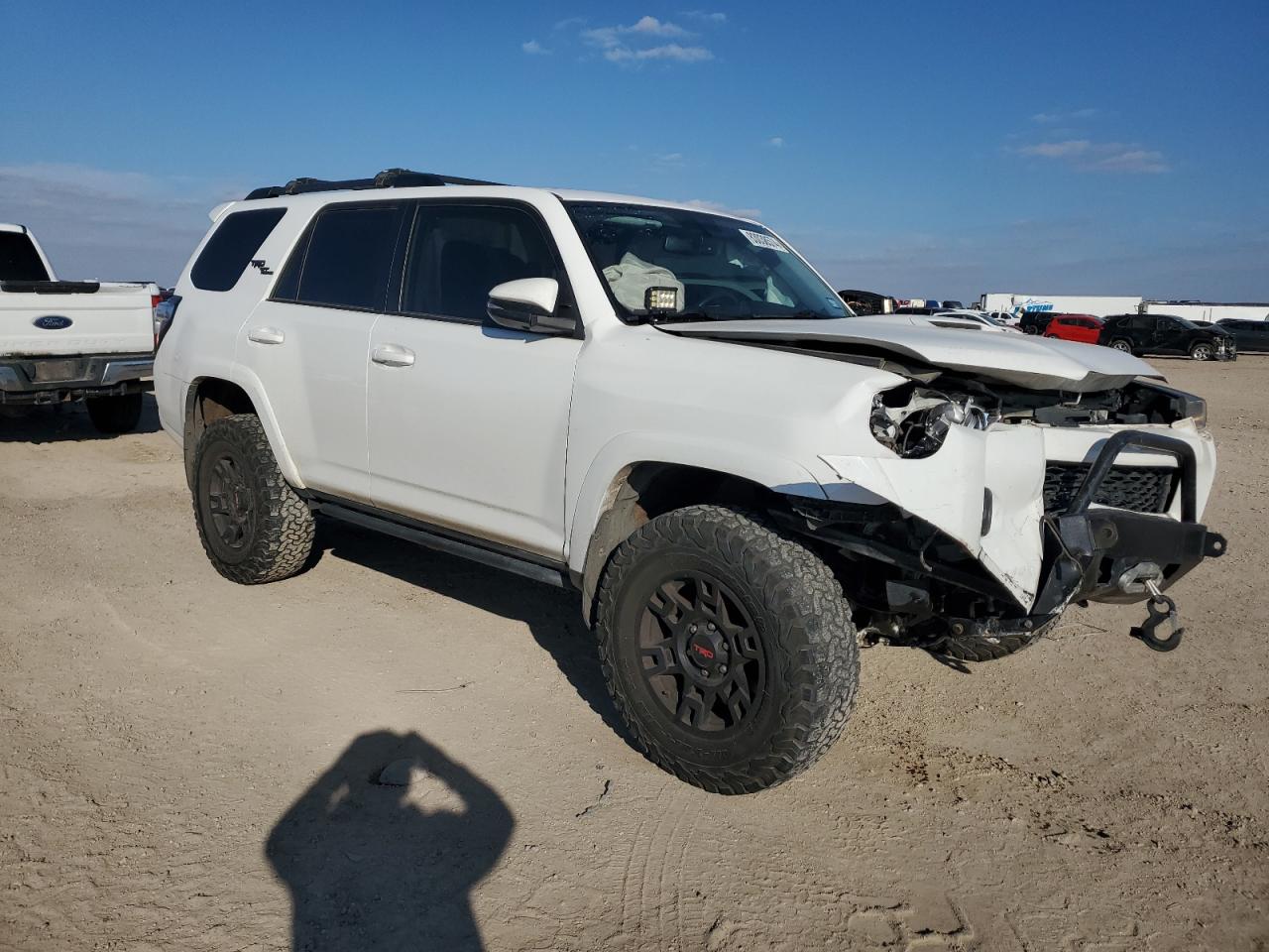 2019 Toyota 4Runner VIN JTEBU5JR2K5649968 Copart auction photo, front end / minor dent/scratches damage thumbnail 4