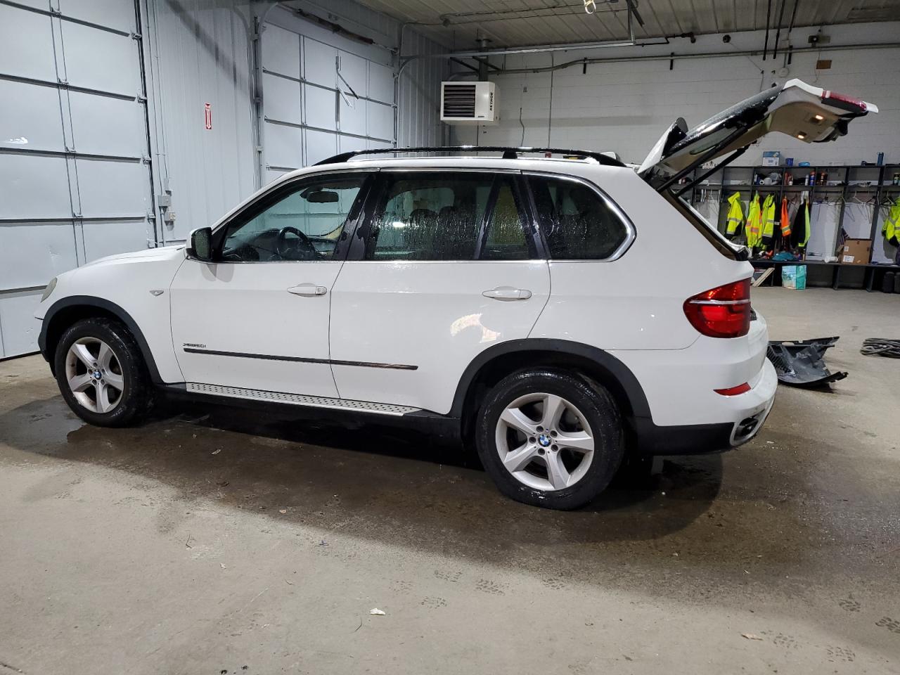 2011 BMW X5 VIN 5UXZV8C56BL420960 Copart auction photo, front end damage thumbnail 2