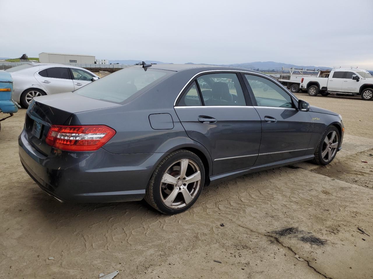 2010 Mercedes-Benz E-klasse VIN WDDHF5GB5AA253225 Copart auction photo, front end damage thumbnail 3
