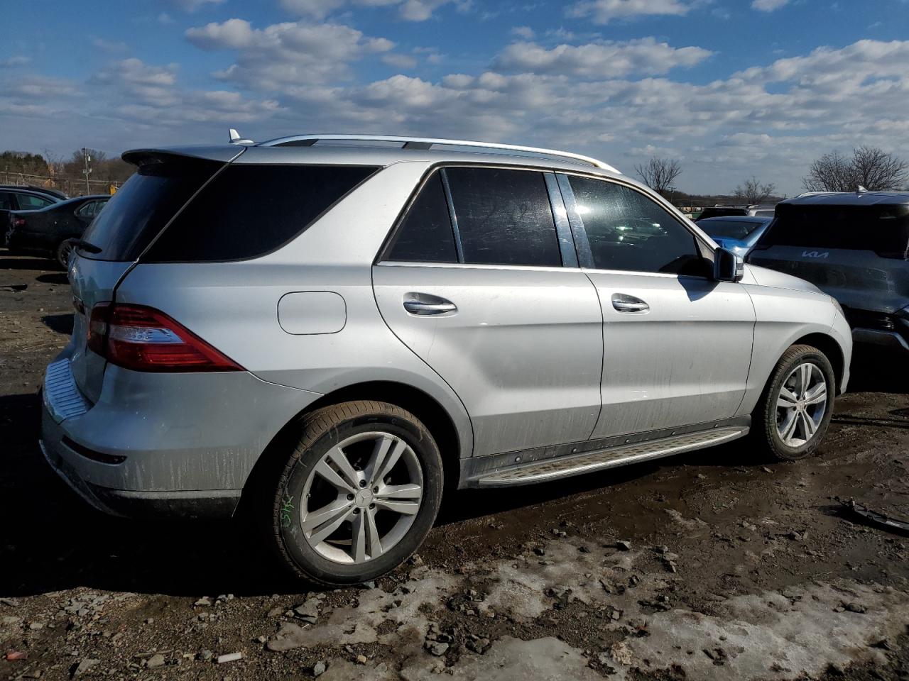 2013 Mercedes-Benz M-klasse VIN 4JGDA5JB8DA163518 Copart auction photo, rear end damage thumbnail 3