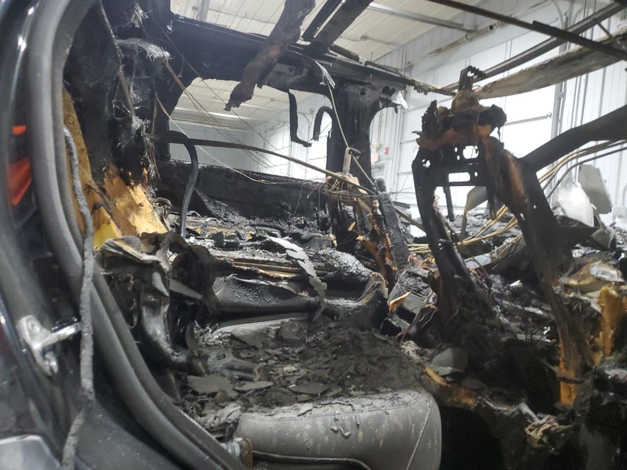 2016 Land Rover Range Rover VIN SALWR2KF1GA557798 Copart auction photo, burn / burn - engine damage thumbnail 11