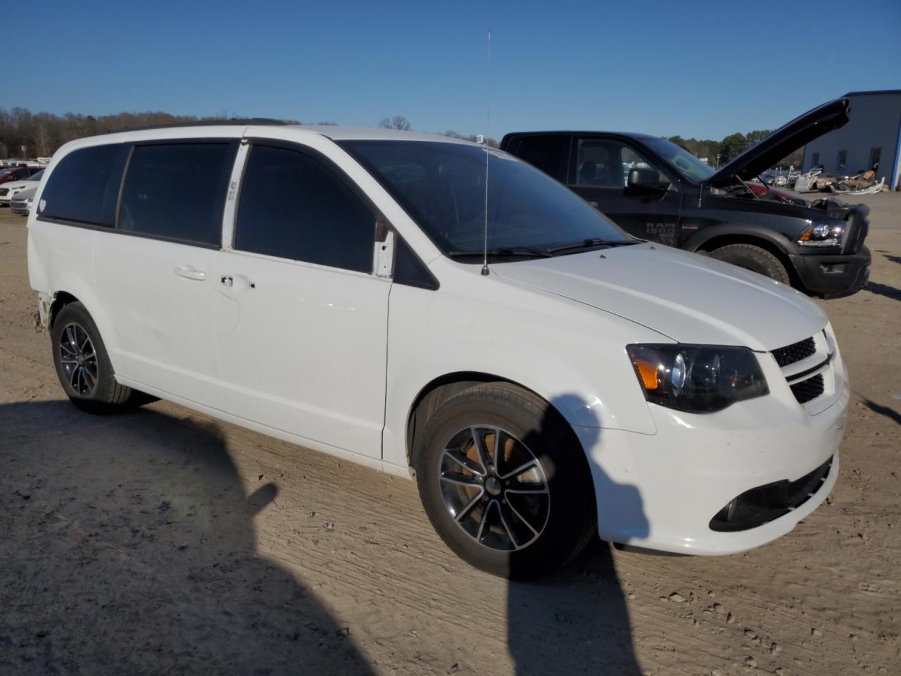 2019 Dodge Caravan VIN 2C4RDGEG5KR600564 Copart auction photo, rear end / minor dent/scratches damage thumbnail 4