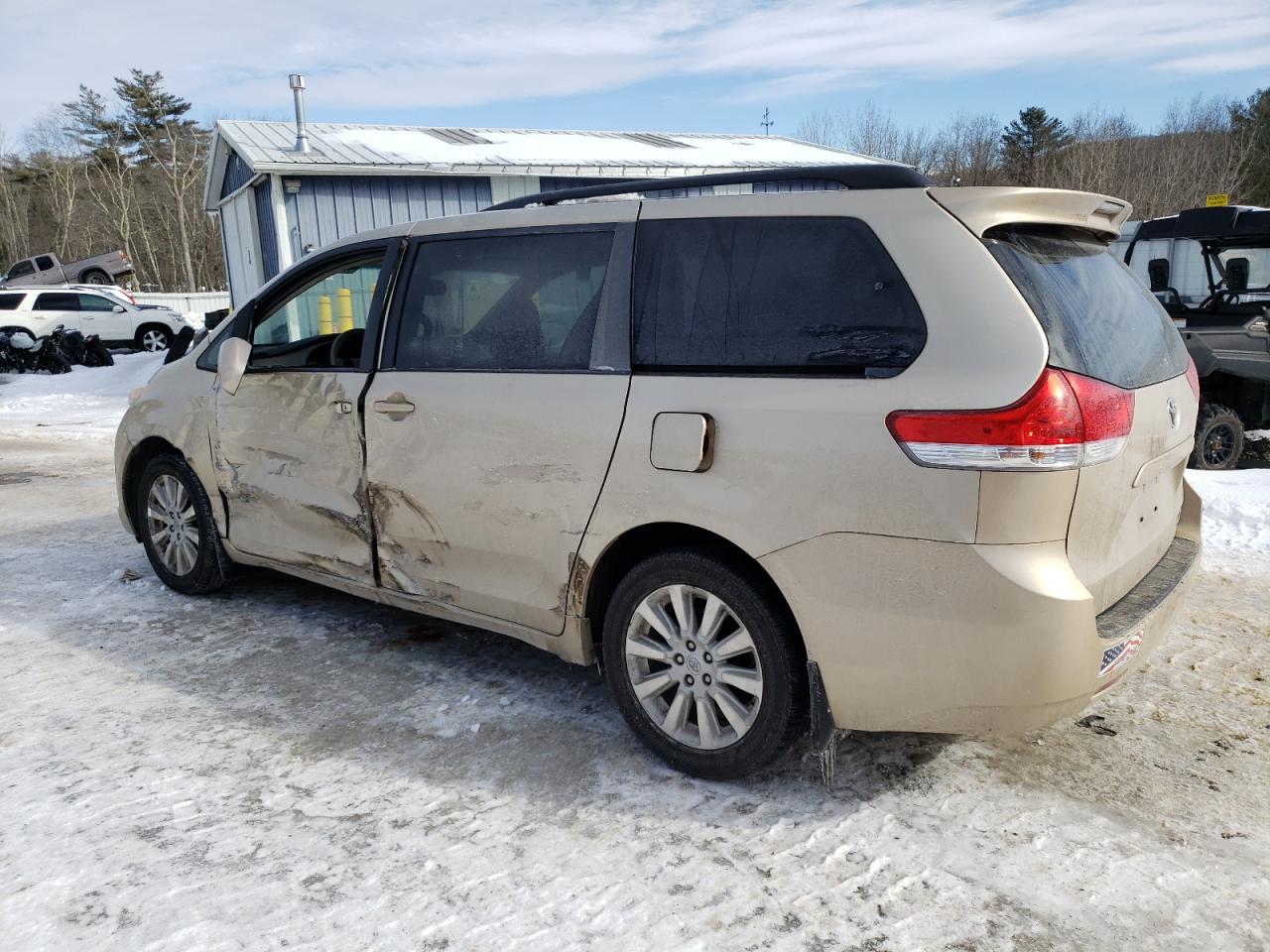 2013 Toyota Sienna VIN 5TDJK3DC9DS055862 Copart auction photo, side / front end damage thumbnail 2