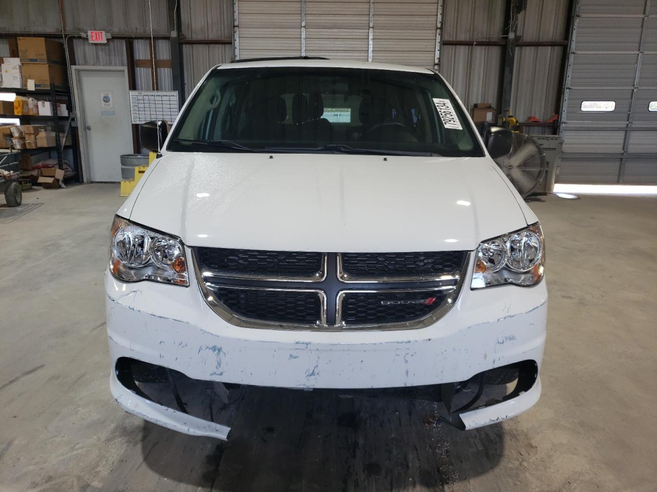 2016 Dodge Caravan VIN 2C4RDGBGXGR250991 Copart auction photo, front end / minor dent/scratches damage thumbnail 5