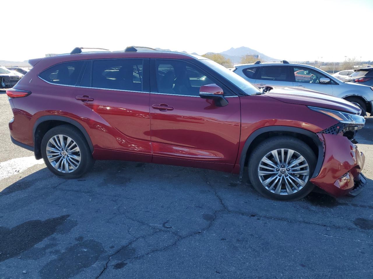 2022 Toyota Highlander VIN 5TDFZRBH2NS192064 Copart auction photo, front end damage thumbnail 4