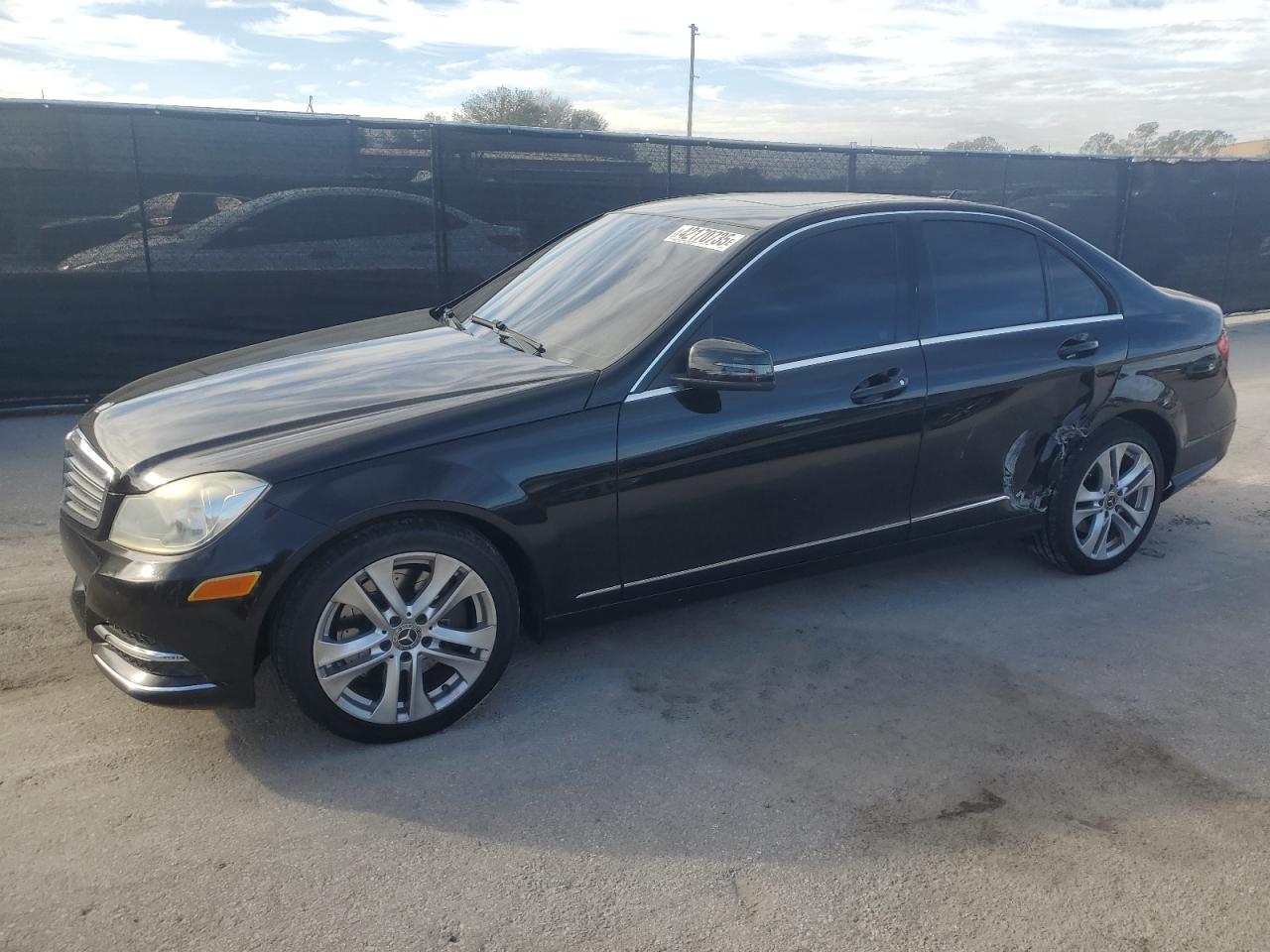 2013 Mercedes-Benz C-klasse VIN WDDGF8AB7DR251911