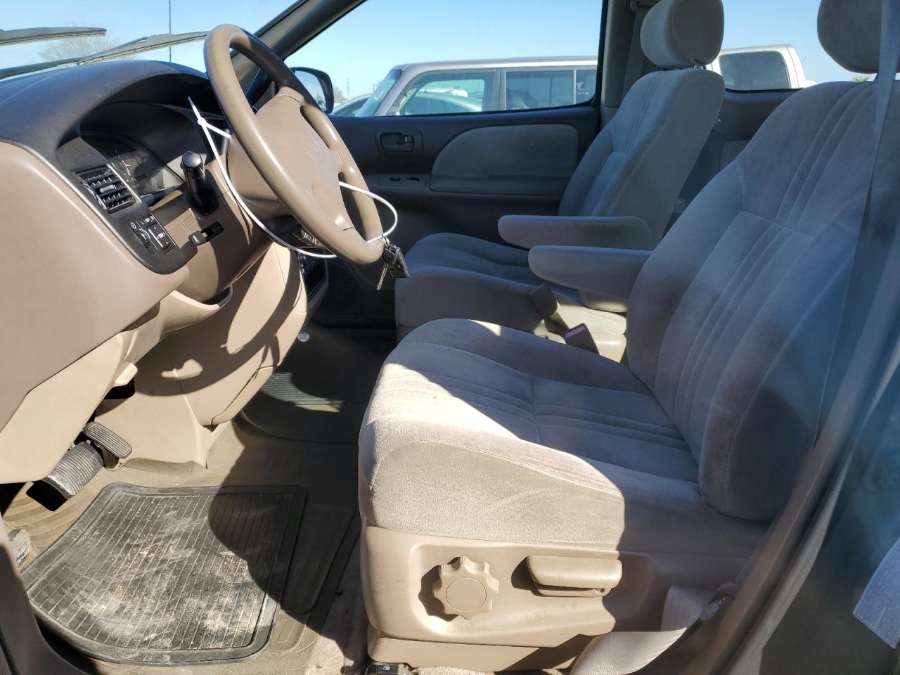 1999 Toyota Sienna VIN 4T3ZF19C6XU098787 Copart auction photo, undercarriage / minor dent/scratches damage thumbnail 7
